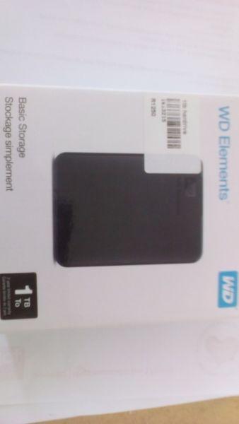 WD Elements 1 TB external hard drive R1000 neg
