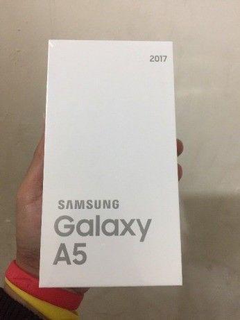 Samsung Galaxy A5 2017 In Excellent Condition In The Box With All Accessories & Warranty