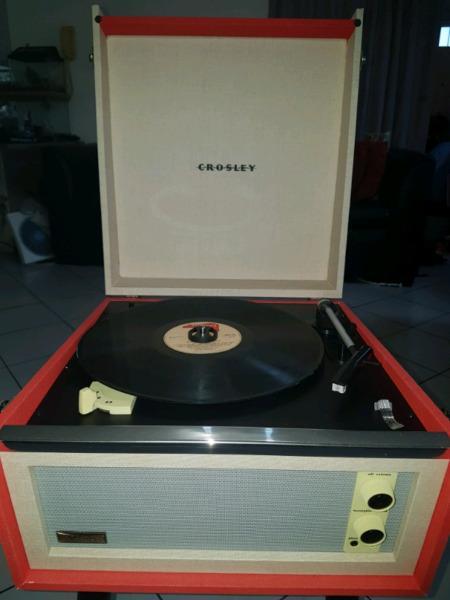 Vinyl - (record player) with vinyls