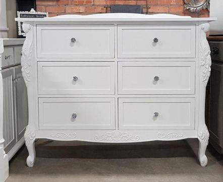 BABY CHANGING CHEST OF DRAWERS WITH CARVED LEGS AND DETAIL