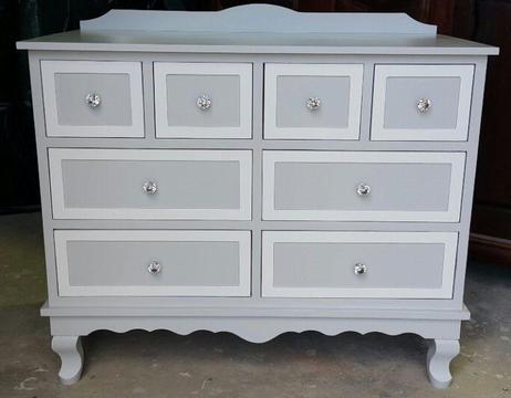 BEAUTIFUL GREY AND WHITE CHEST OF DRAWERS - BABY CHANGING COMPACTUM