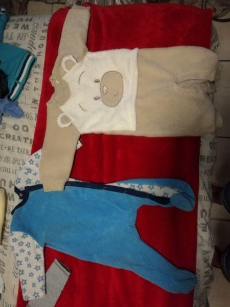 I have 0-3 months baby boy clothing for salr R350 for everything. Mint condition. Port Elizabeth