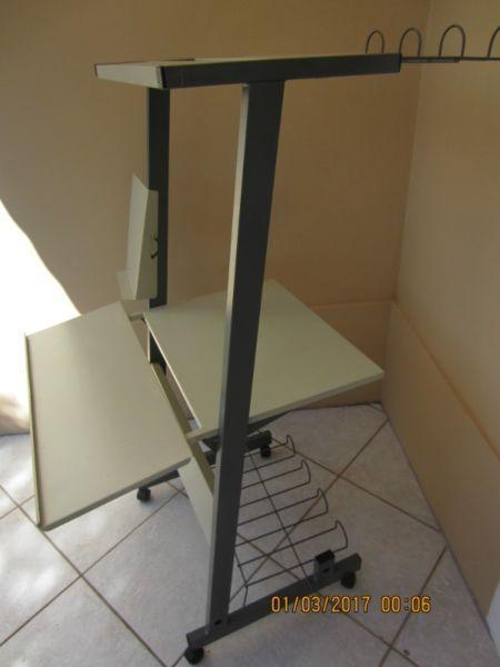 Compact Computor Stand