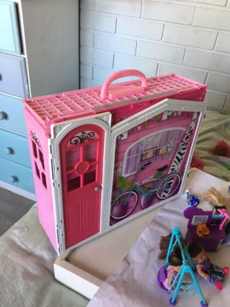 Barbie doll house with dolls