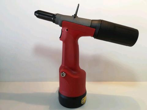 SRC-55p pneumatic riveter