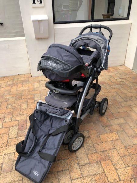 Graco Quattro Tour Deluxe baby traveling system
