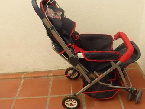 Baby's lightweight small-folding pushchair