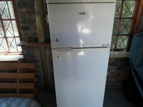 Defy fridge freezer....R1200