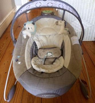 Ingenuity Baby bouncing Chair / Baby bouncer
