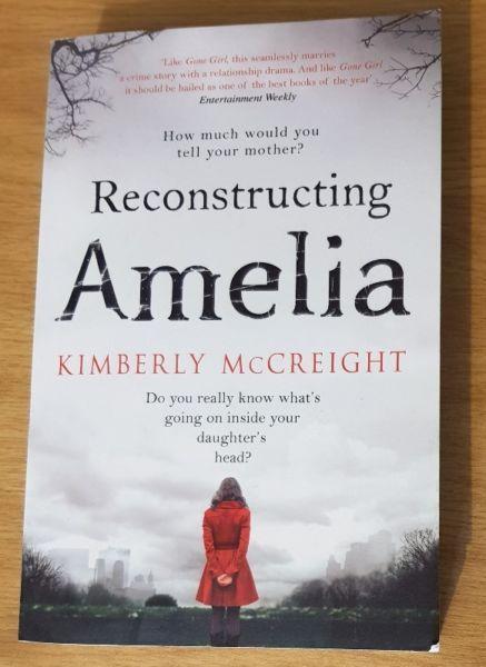 Reconstructing Amelia by Kimberly McCreight (Book)