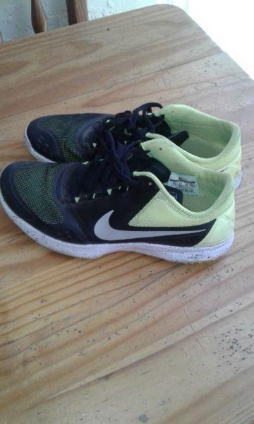 Nike trainers up for grabs R400