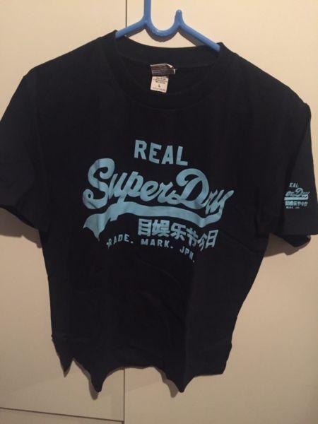 Men’s superdry medium tshirt