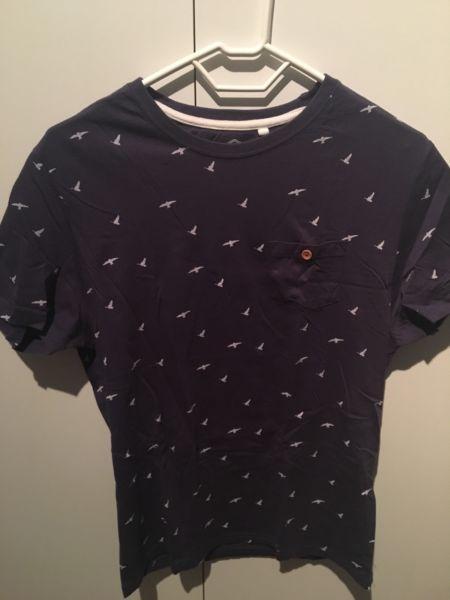 Men’s medium shirt from UK new look birds