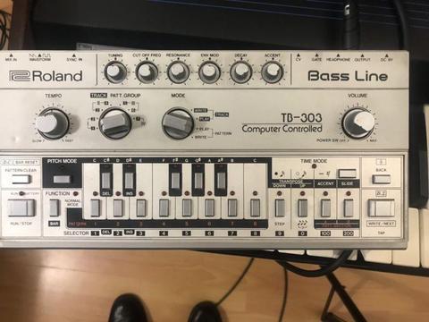 Roland Tb 303 bassline synth