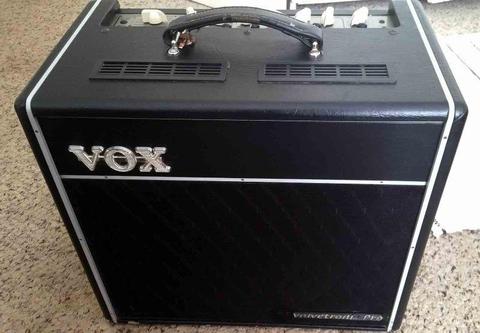 Vox Guitar Amp, Hybrid Valve/Modelling 150 watt, with VC12 footpedal