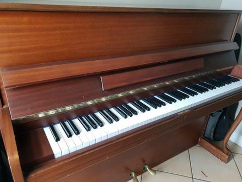 Piano - Ad posted by Estie Thirion