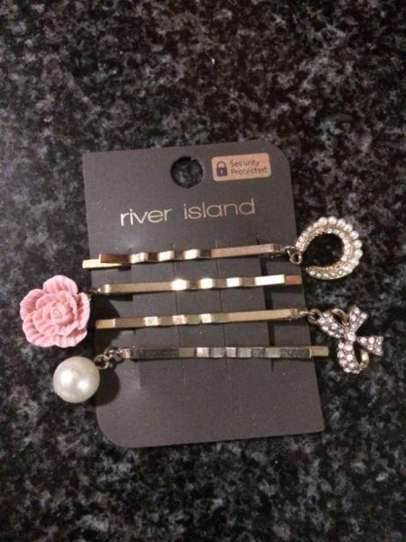 River island hair clips