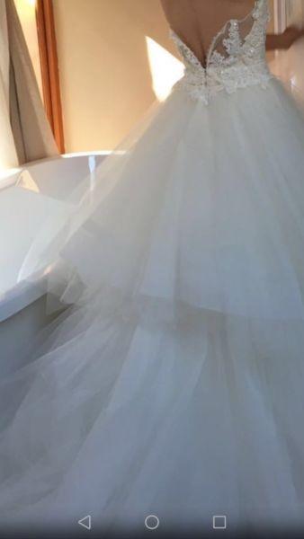 Wedding dress enzoni