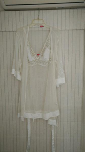 Brand New never been worn, Triumph cream lace chemise and matching gown (unwanted gift ) size L /XL