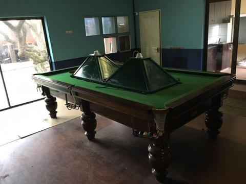 Snoeker and pool table