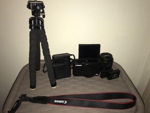 Cannon EOS M10 vlogging camera + attachments and bag