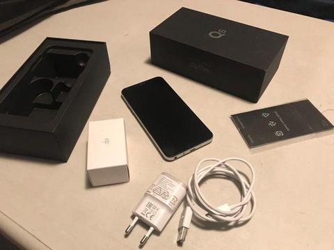 LG Q6 - Second hand in box with accessories