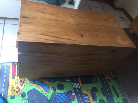 Toy / storage box - Solid pine
