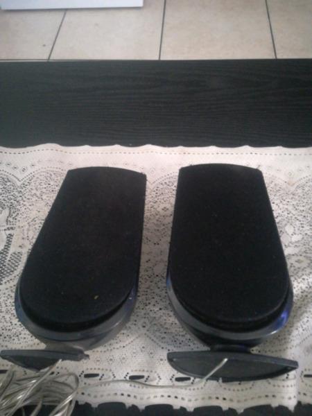 I'm selling 2 small front speakers LG