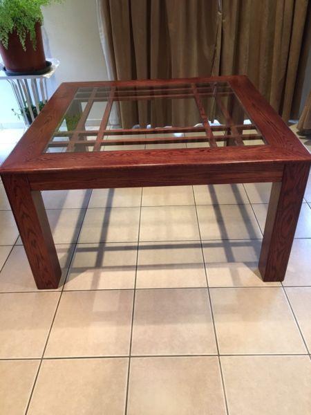 Gorgeous solid Oak dining room table with glass cut out