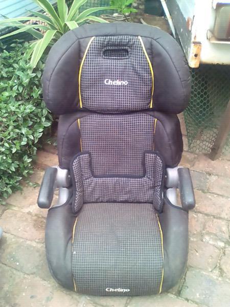 Chelino booster seat