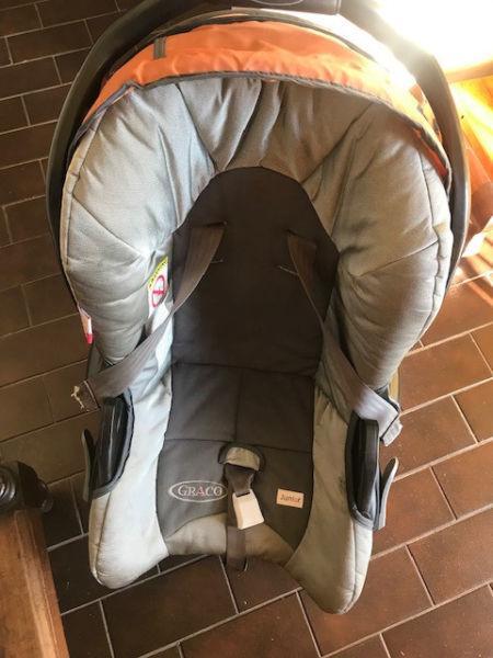 GRACO TRAVEL SYSTEM (carseat plus stroller) - R800
