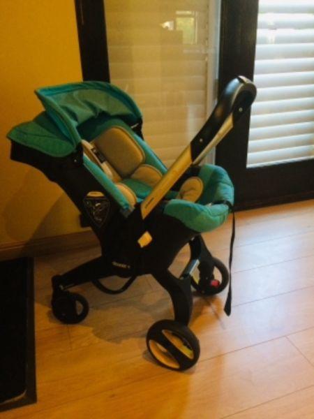 Doona carseat/stroller and isofix base