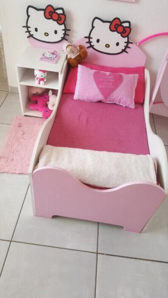 Hallo kitty toddlers bed
