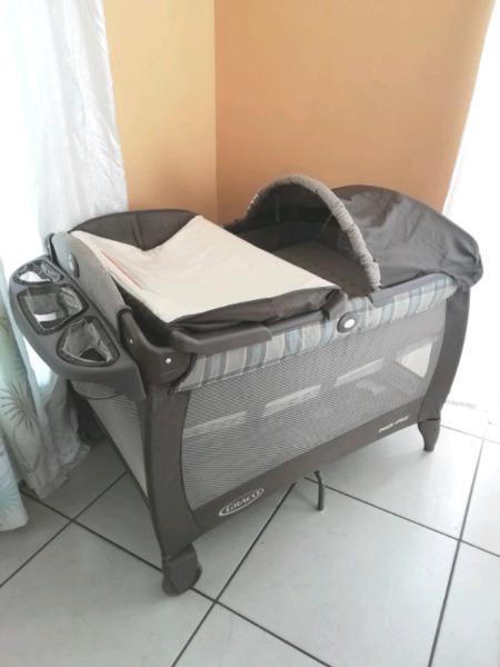 Graco campcot with accessories