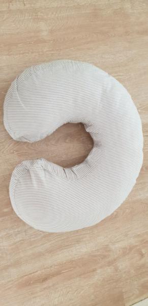 Breastfeeding pillow (As good as NEW)