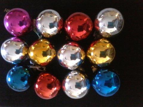 12 Christmas tree baubles - various colours