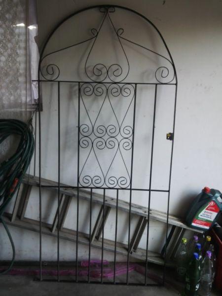 10 gates for sale can be used to corden off a area for dogs ,pool fencing or as balustrades R399 ea