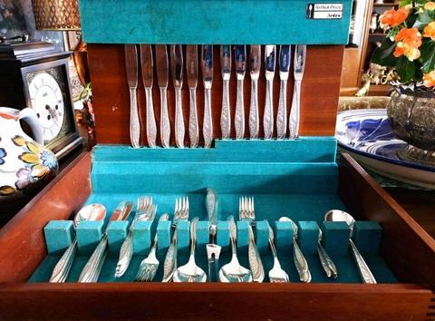 Canteen of 58 Pieces of Silver Plated Cutlery. Fish, Salad / Starter, Soup, Dinner, Dessert, etc
