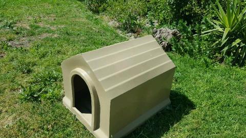 Medium dog kennel and water feeder
