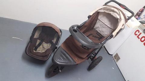 Chelino 3 wiel pram en stoeltjie te koop