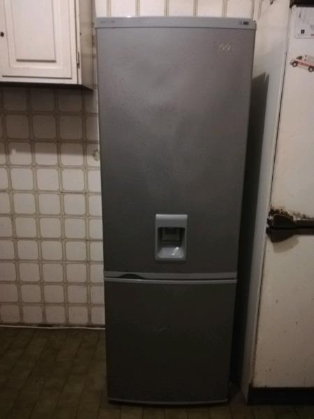 K I C Fridge/ Freezer with water dispenser