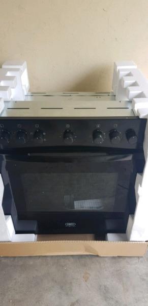 Defy 600U oven, hob and extractor