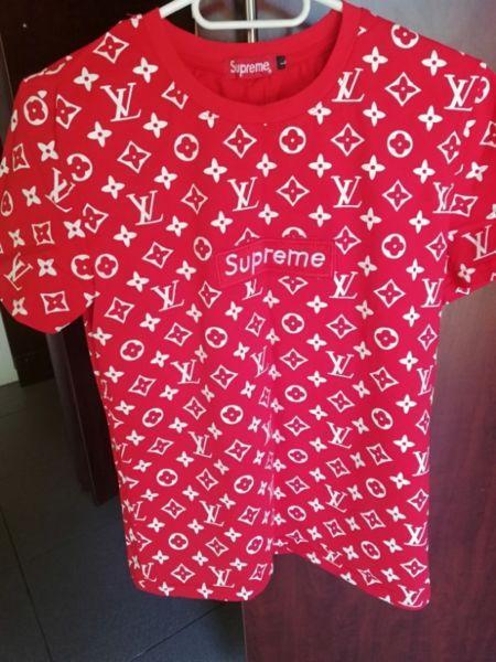 Supreme T shirt ONLY R250