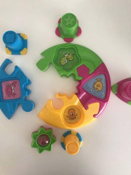 Big circluar puzzle with cups and rattle star middle