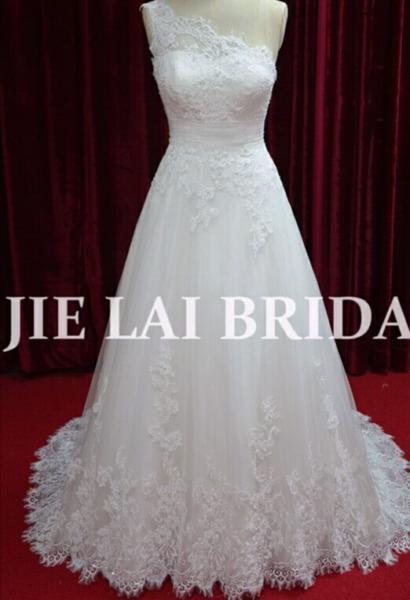 STUNNING ALINE LACE GOWNS ON HIRE DISCOUNT