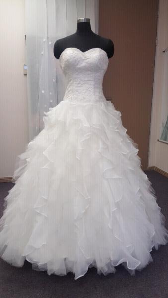 WEDDING BALLGOWNS ON HIRE DISCOUNT