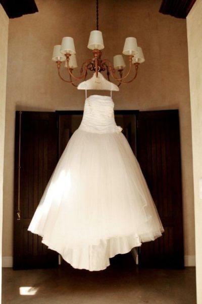 Wedding dress - Oleg Cassini CK166 Ivory size 6