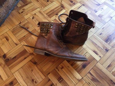 Vintage style boot