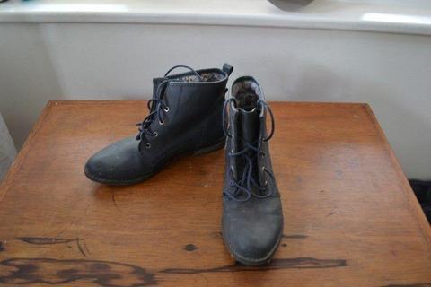 Madison dark blue boots