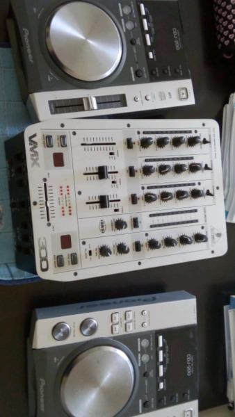 Pioneer cdj and behringer 300 vmx mixer